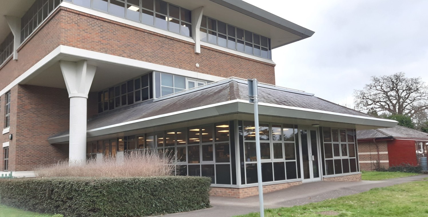 A ground floor self-contained office suite forming part of the prestigious Civic Centre. The space has excellent natural light with fully glazed elevations, an attractive outlook and is arranged as open plan with a meeting room.

The accommodation co...