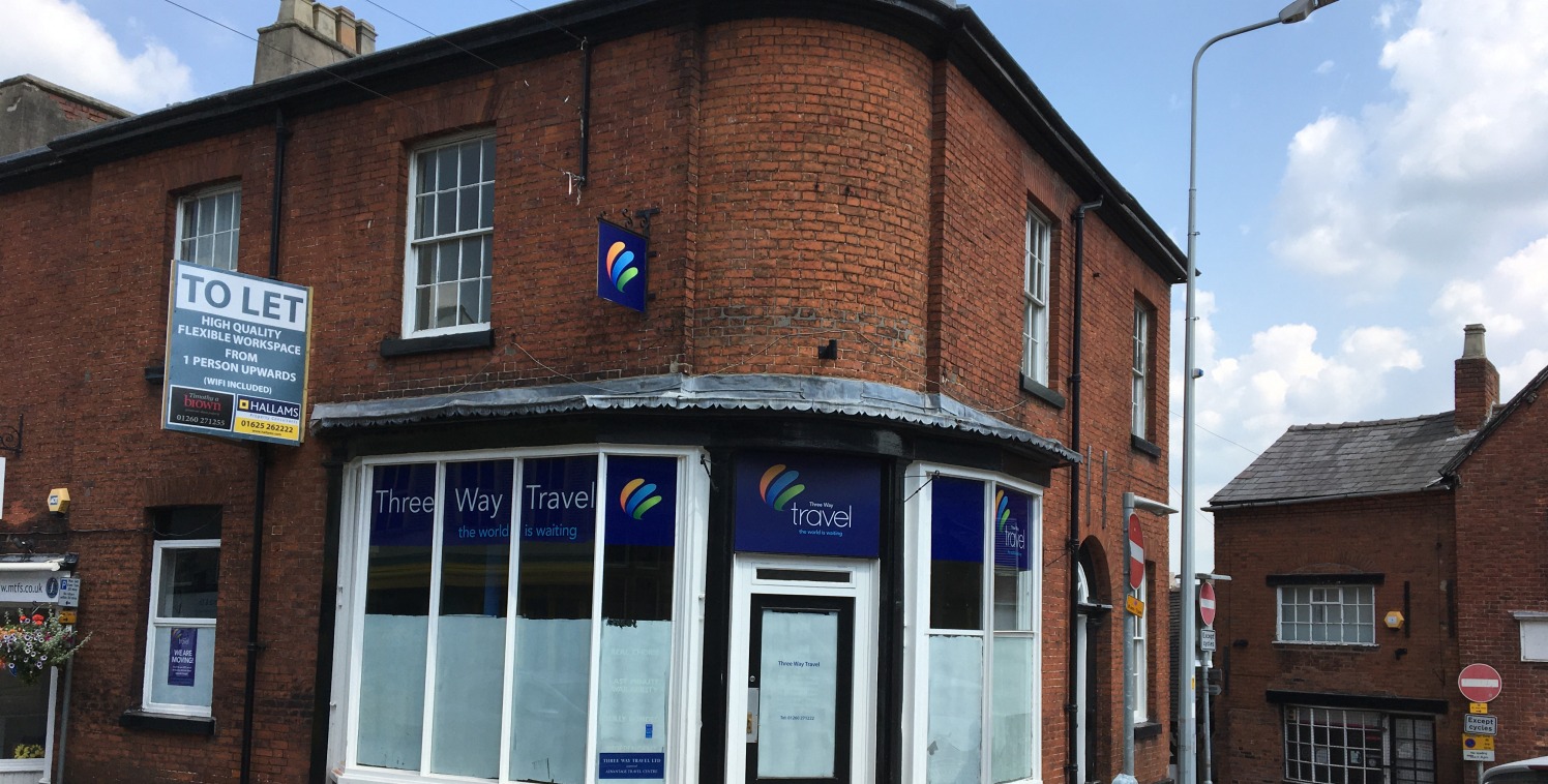 An opportunity to occupy an attractive retail unit with display windows onto Swan Bank and West Street situated on one of the principal one-way routes through Congleton town centre. The retail space is arranged over the ground floor.

Swan Bank is cu...