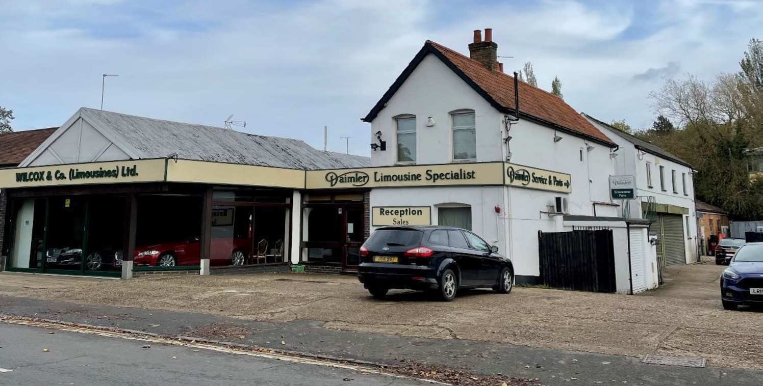 The premises are located on the edge of the centre of the large village of Chalfont St Peter. The A413 trunk road is close at hand, and gives access to the M40 and M25. Gerrards Cross is one mile away as is the mainline station. The location has a mi...