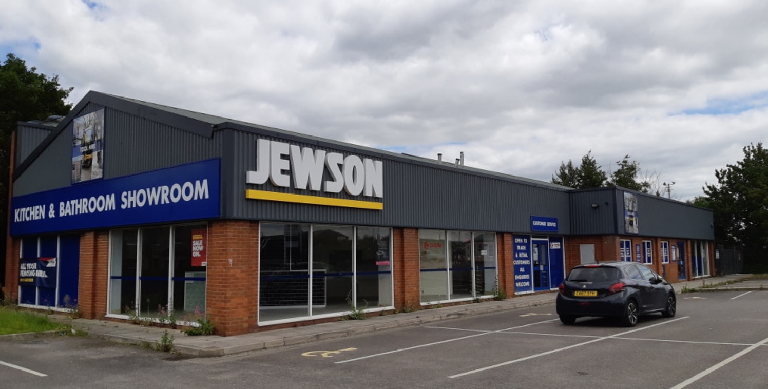 A rare opportunity to purchase a prominent industrial unit with a former trade counter and showroom in a well established business location. The property was previously configured to provide a retail area to the front of the property with a warehouse...