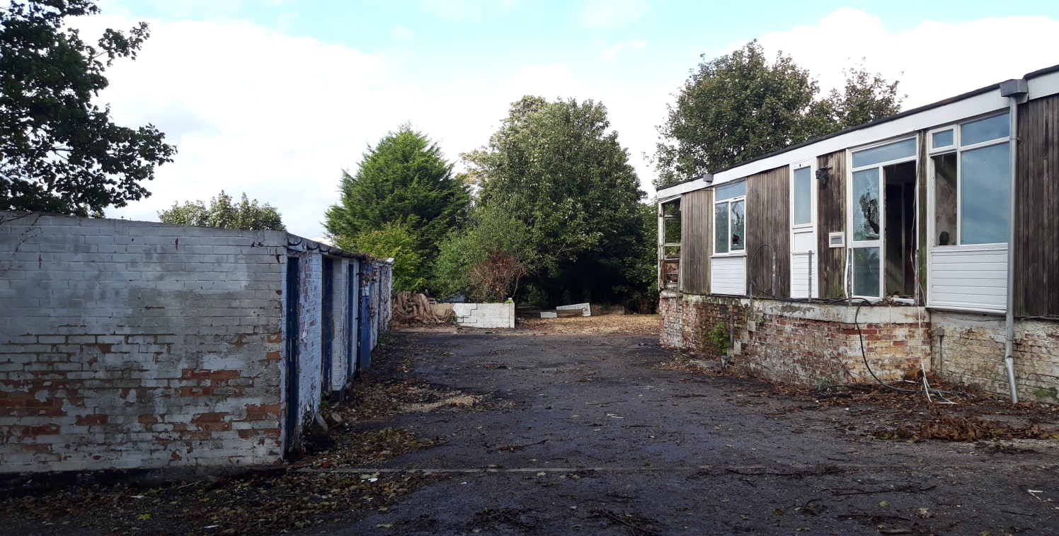 COMMERCIAL SITE/BUILDINGS REQUIRING REFURBISHMENT/REDEVELOPMENT 

The premises comprise a former builders yard situated in the town centre.