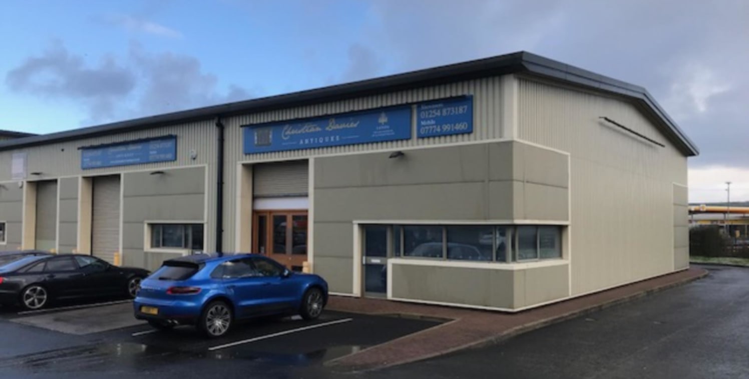 The premises comprises a modern high quality trade counter unit of steel portal frame construction with insulated steel profile cladding to both walls and roof, including double skin translucent roof panels.<br><br>The unit has been extensively refur...