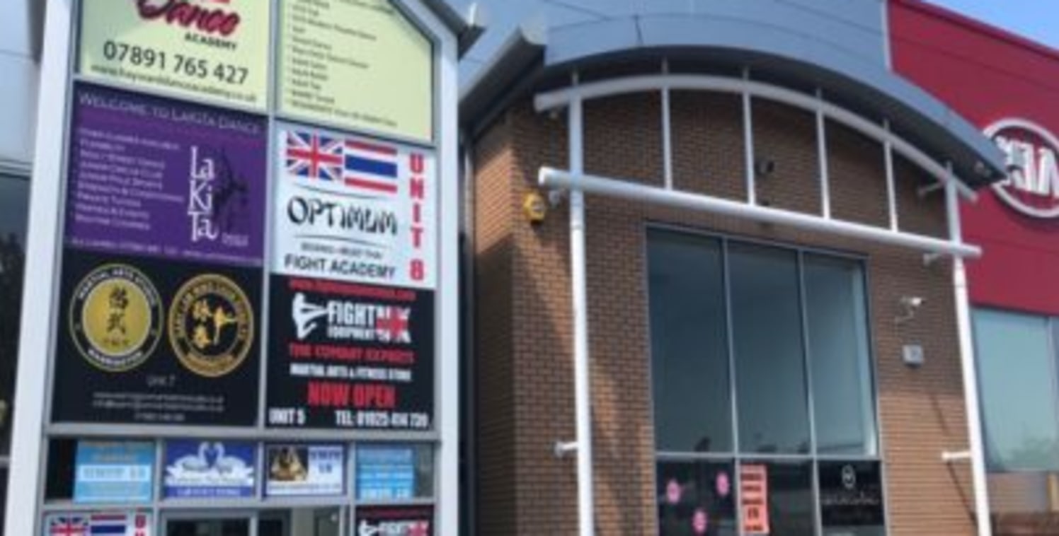 A fantastic opportunity to lease a retail/showroom unit that is situated right at the front of a busy mixed use (leisure/fitness orientated) building with large open car park at the front.<br><br>The unit is open plan and would suit a variety of busi...