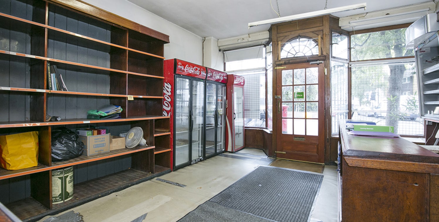 Comprises a ground floor shop within this period terraced building providing trading space at the front with rear internal storage space. 

Caledonian Road & Barnsbury Station is just under a mile to the north west of the subject property and numerou...