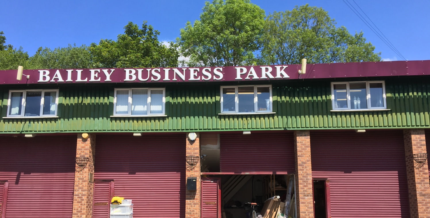 STORAGE UNIT

£125 per week

LOCATION 

The premises are located on the well-established Clough Bank Estate, with the unit prominantley positioned fronting Grimshaw Lane in Bollington Bollington is approximately 13 miles south of Manchester City Cent...