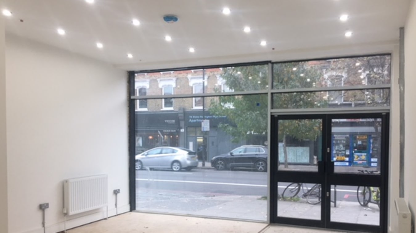 A newly refurbished retail/office unit arranged over ground and lower ground levels offering modern contemporary commercial space suitable for a variety of uses (STP). 

Internally the commercial unit is offered in Cat A state encompassing floor, wal...