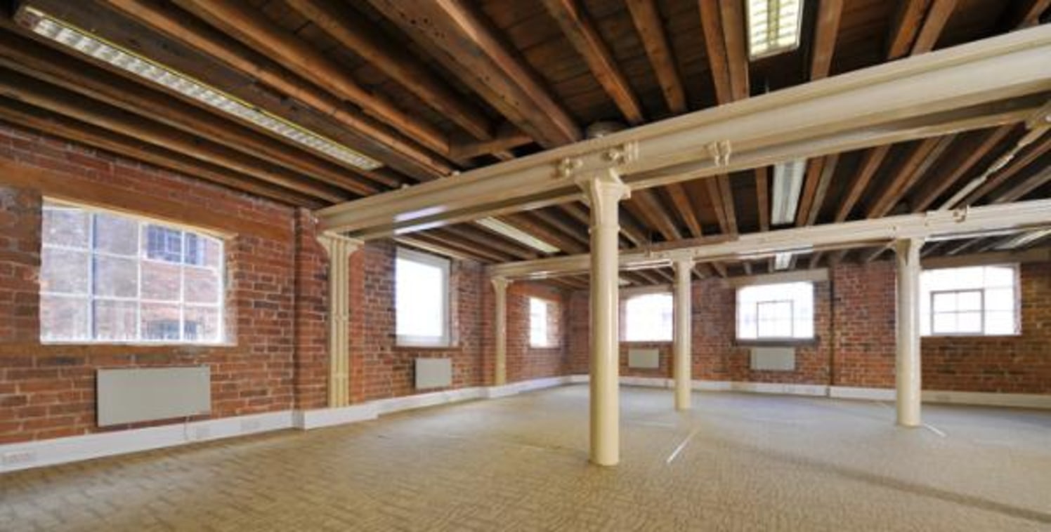 Superb high quality office available for immediate occupation in landmark converted mill building. The property is in a prominent position close to Waitrose, Harkers and new Moxy Hotel with easy access to city centre, Hoole and station.

The office i...