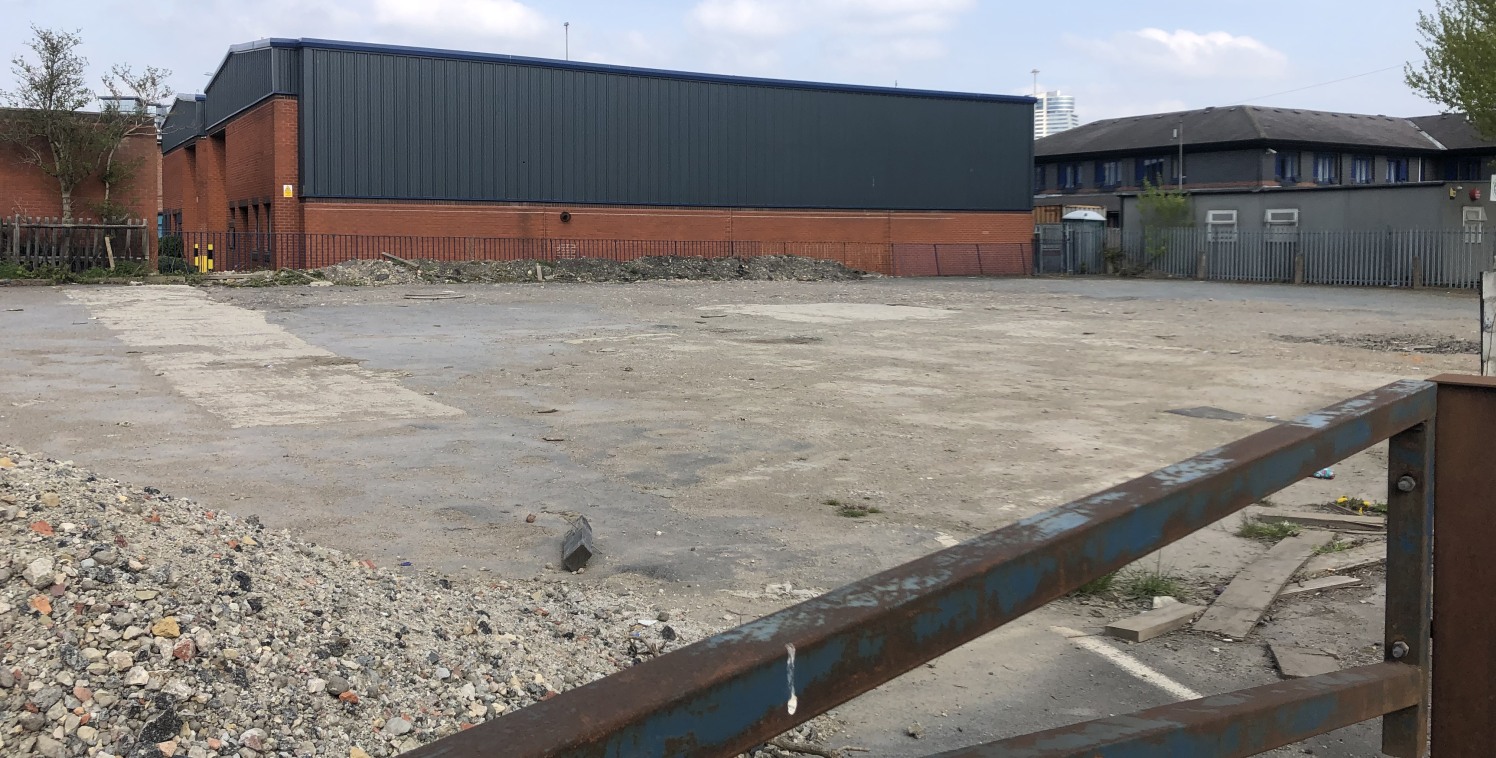 The site is the former location of the Lord Nelson Inn (now demolished) and is adjacent to the Emmanuel Trading Estate. The site is predominantly level and regular in shape with frontage to Holbeck Lane of c 43 m and average depth of c25m.