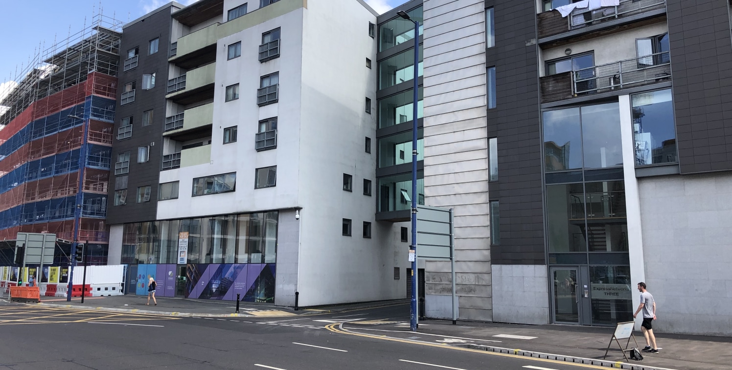 * INCENTIVES AVAILABLE *

The property comprises an office suite which is currently generally cellular in layout with one open plan office and then a series of other offices and meeting rooms. The suite benefits from a mix of laminate and carpeted fl...