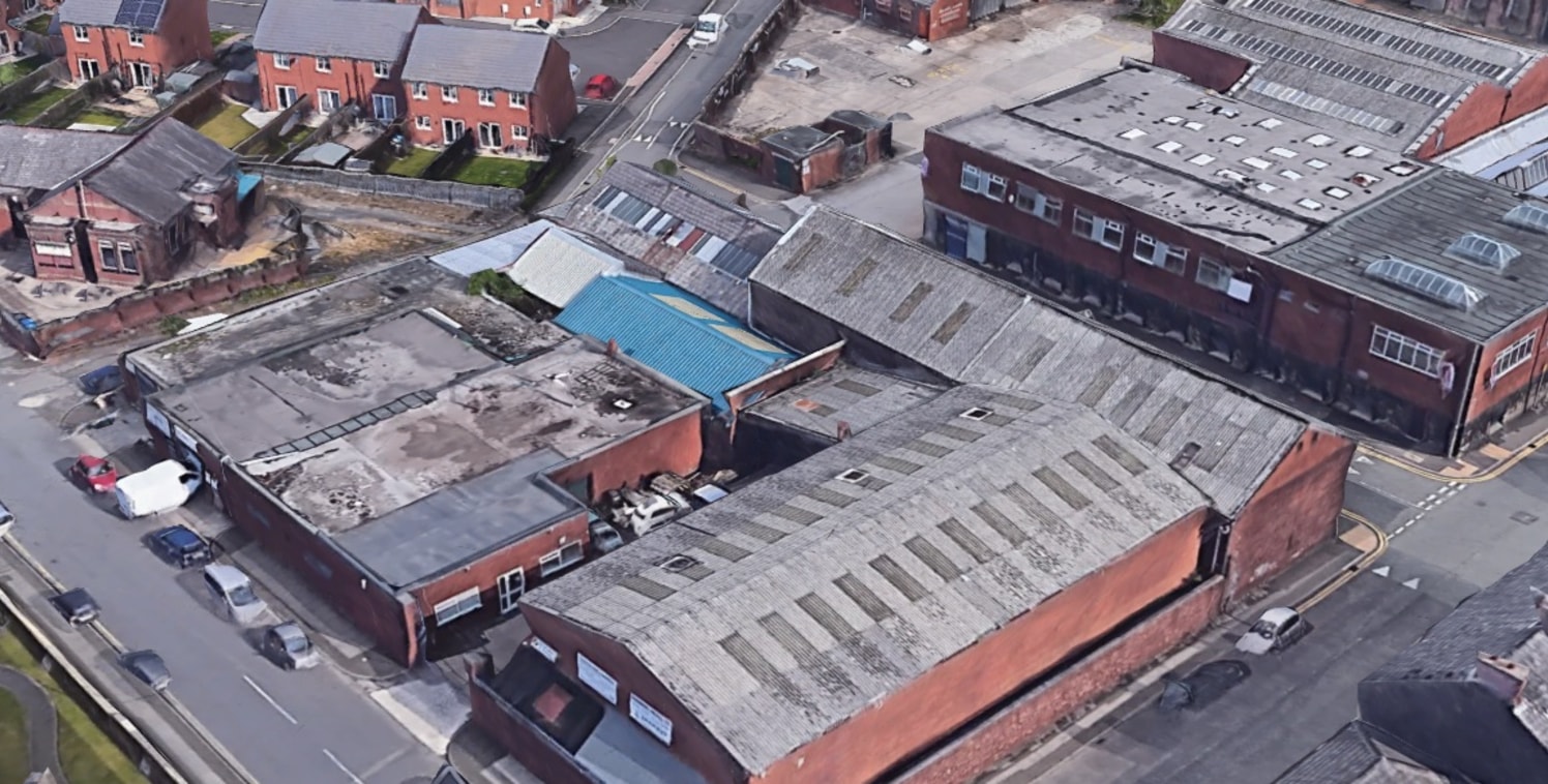 The site comprises of a number of industrial units, of varying sizes and quality. They have a mixture of flat; pitched profile steel and pitched asbestos cement roofs. The units are brick built to eaves with solid concrete floors. Access is via a sha...