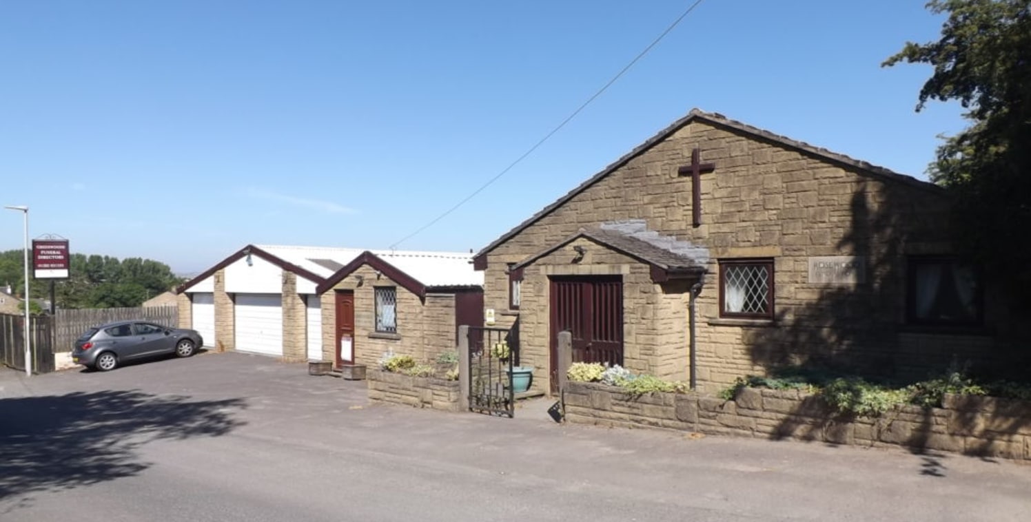 LOCATION\n\nSituated just off Rossendale Road on Cemetery Lane the property lies within secluded surroundings overlooking Burnley Cemetery to the front and fields to the rear. Sitting just 0.4 miles away from Rosegrove railway station and 1.1 miles f...