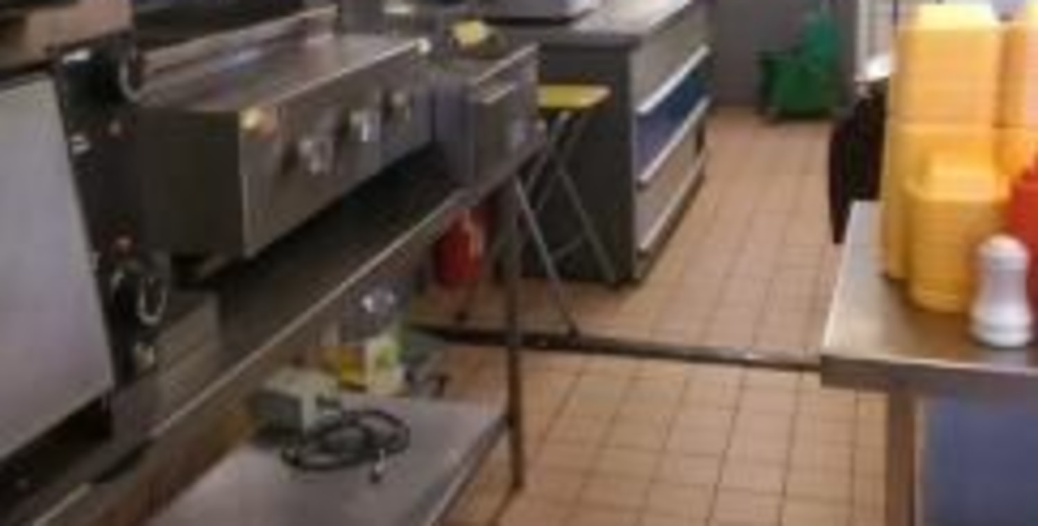 Available immediately<br><br>Premium: &pound;35,000 Guide price for the benefit of the lease, fixtures, fittings and goodwillLondon Properties are pleased to offer to the market this extremely well fitted Pizza/kebab takeaway premises occupy a fantas...