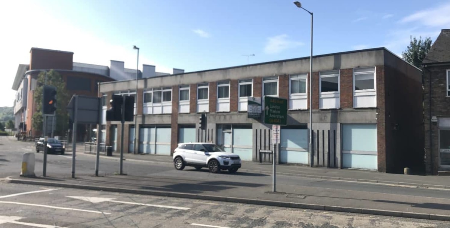 The property is located within the centre of High Wycombe neighbouring the Eden Shopping Centre with multiple national retailers and restaurants within it, the Bus Station and opposite Sainsbury's Superstore. The mainline train station providing serv...