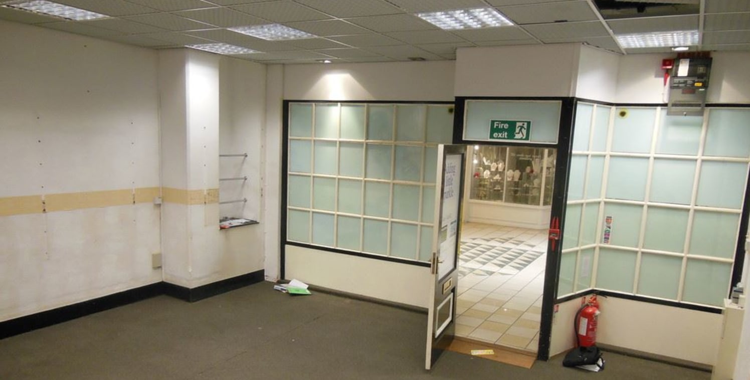 Retail Unit TO LET 

Extending to 36.57m&sup2; (395.6ft&sup2;)

Asking rent &pound;4,000 per annum