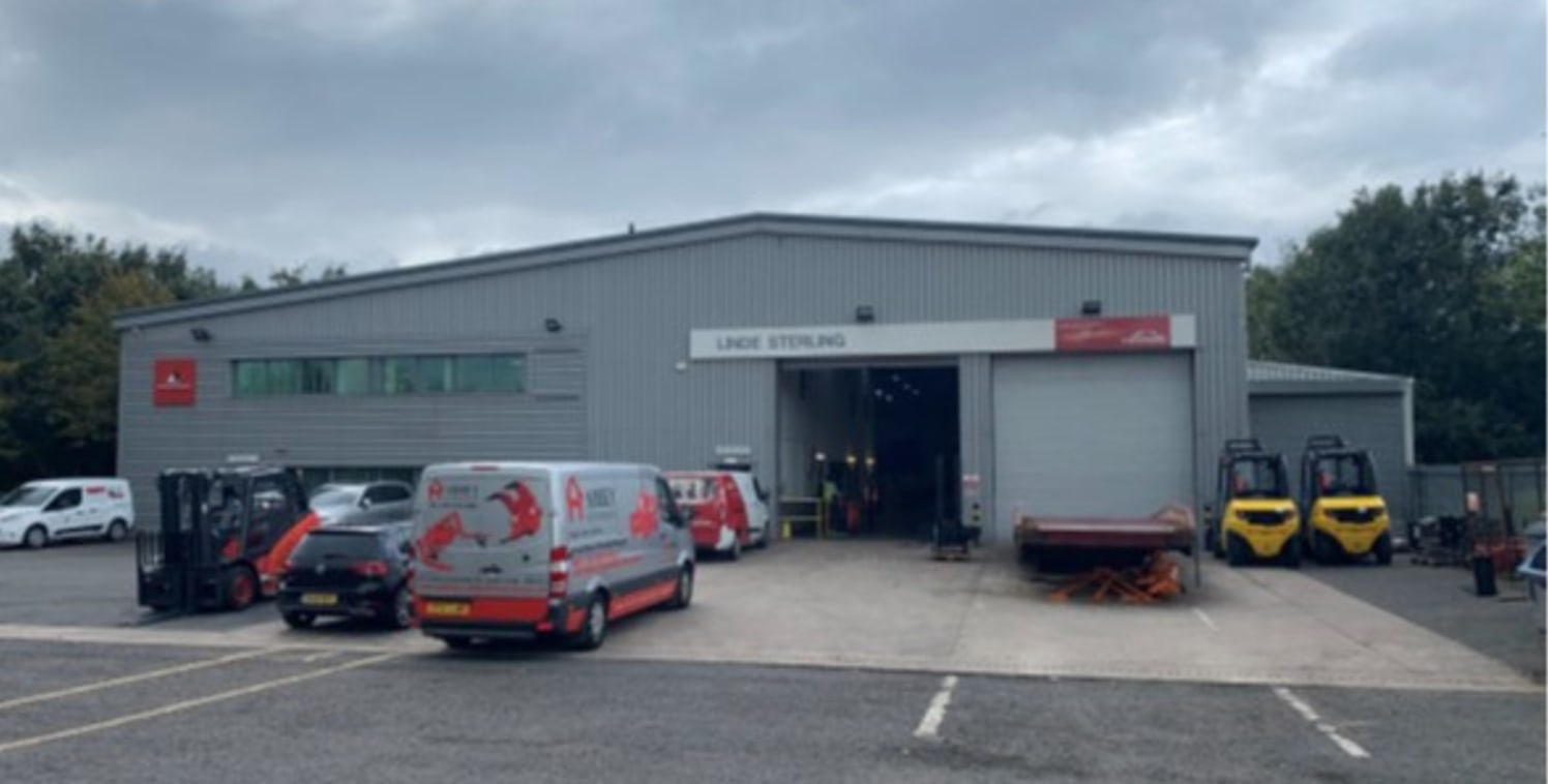 2 electric level access loading doors. Self-contained detached unit. Established industrial estate. 7.5 metre eaves height. LED lighting. Ambi-rad heating. Approximately 40 designated car parking spaces. Electric car charge points. Fully secure with...