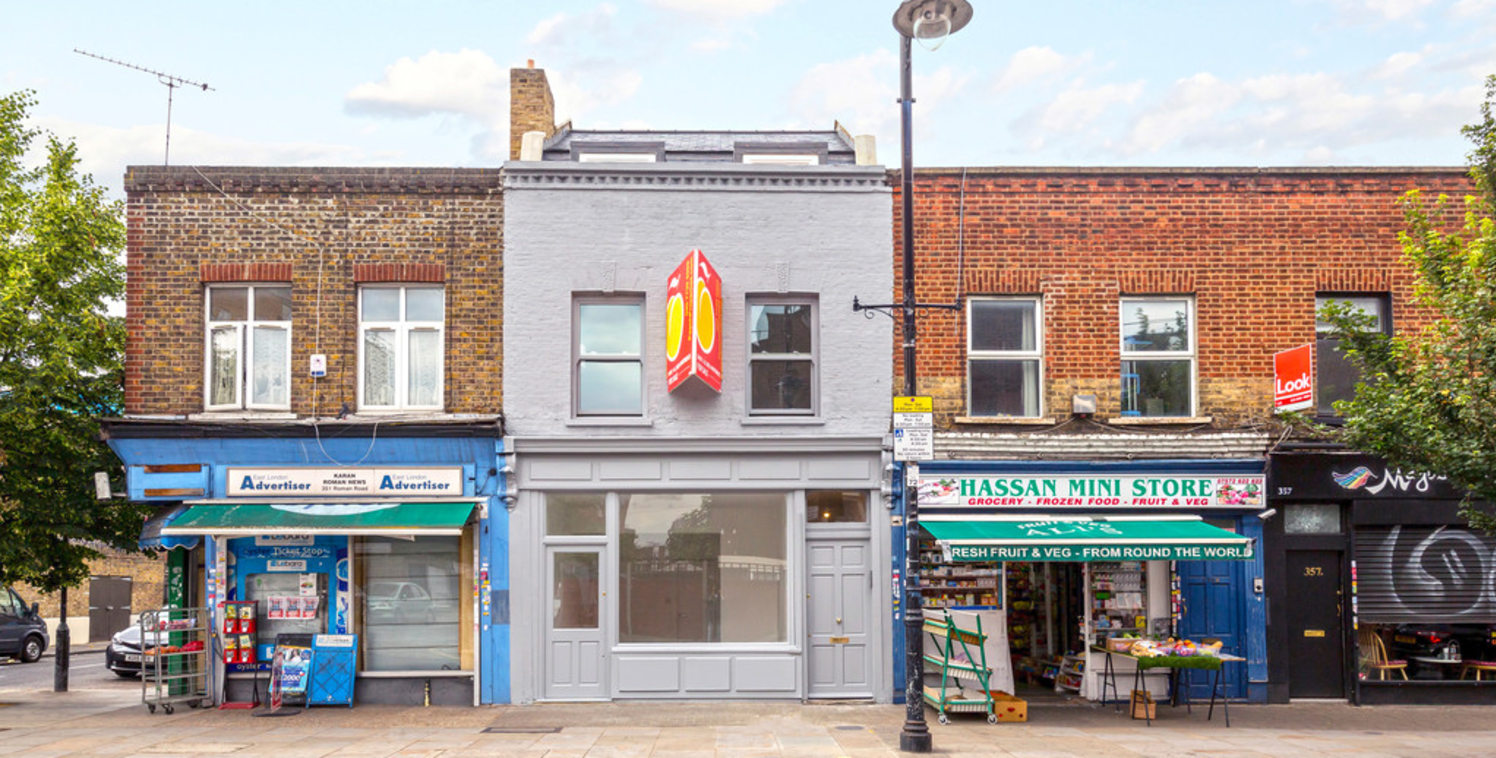 GUIDE PRICE £225,000 - £250,000

Offered for sale is this vacant commercial unit spread over 400 square feet with rear kitchen, bathroom and basement. Located on the busy stretch of Roman Road.