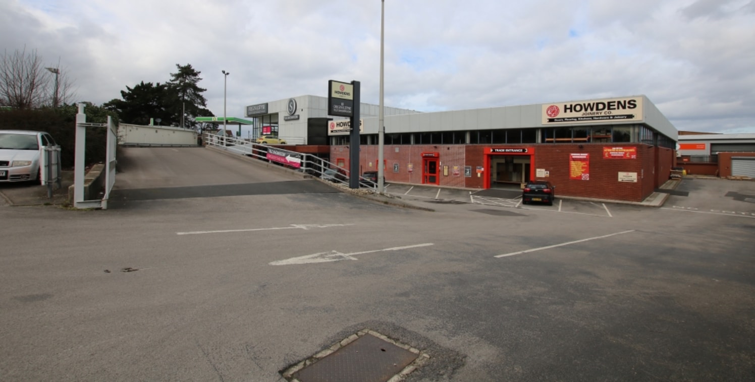 Former car showroom suitable for alternative uses/trade occupiers subject to planning