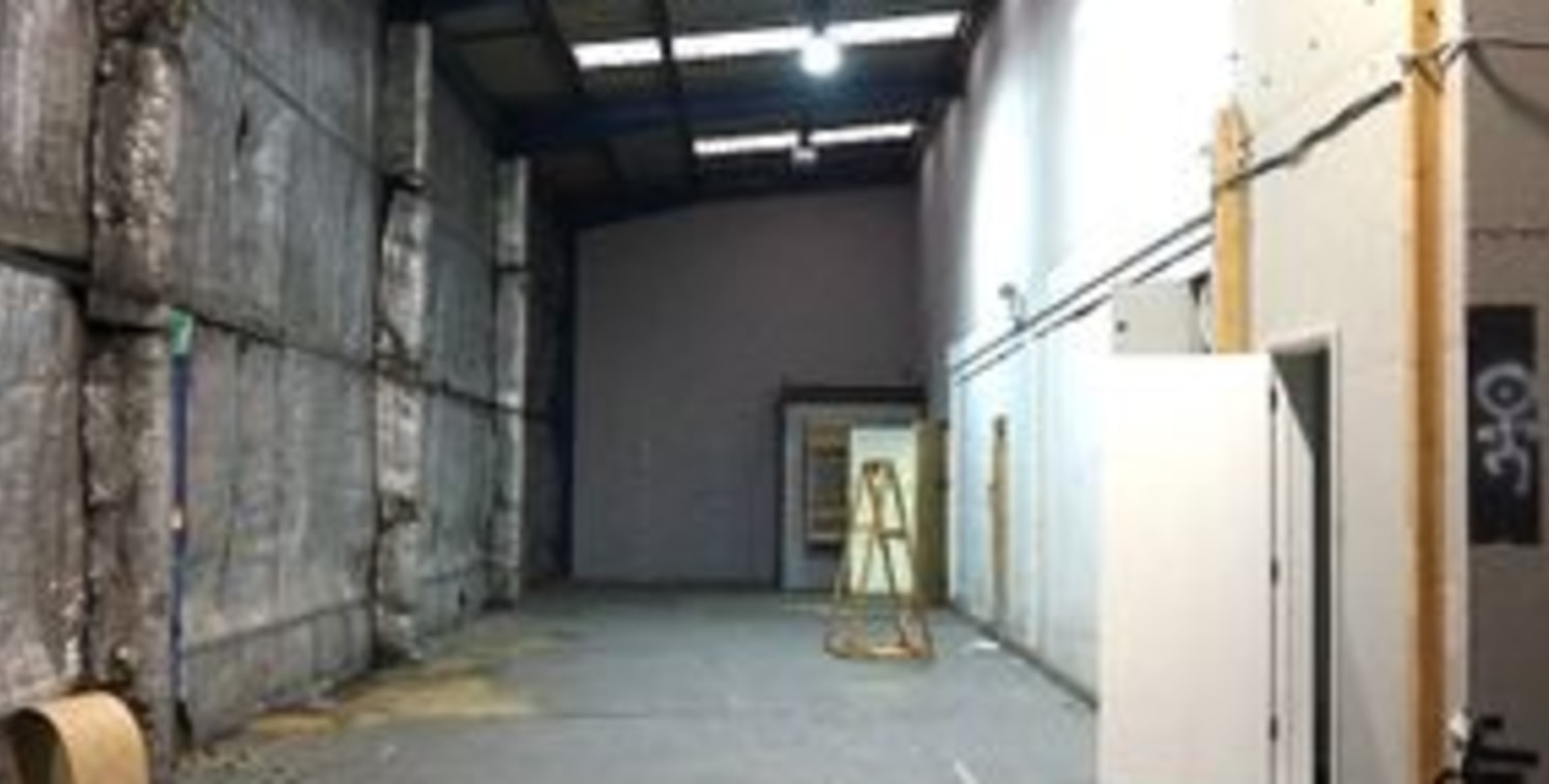 Available immediately<br><br>Cheap rent - Short term storage Warehouse and car parking 10,765 sq. Ft. - 999.27 m2 (approx.)...