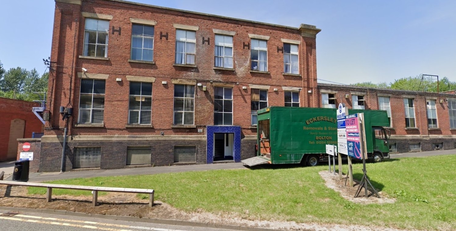 Well presented, floor office suite, situated within the established and well maintained Nelson Mill building.

The offices are regular in shape and benefit from having a private meeting room.

Unit 4 is available with 1 parking space*

*Addition park...