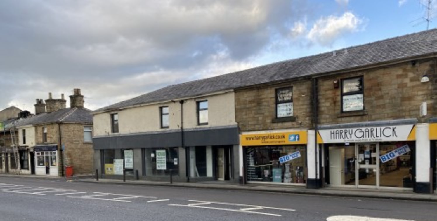 A substantial ground floor retail premises in a prominent location in the popular town of Padiham positioned between Clitheroe and Burnley.\n\nThe property is in a main road location next to Harry Garlicks and close to Padiham Paints, Tesco's Superst...