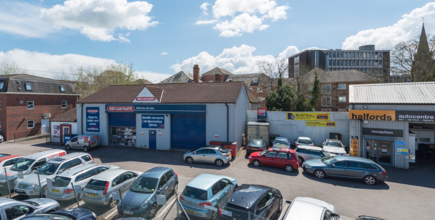 The unit is located around 500m from the main retailing area of the town centre and close to a number of pay an display car parks. The accommodation was previous used as a trade counter unit, with the neighbouring unit being a Halfords Autocentre....