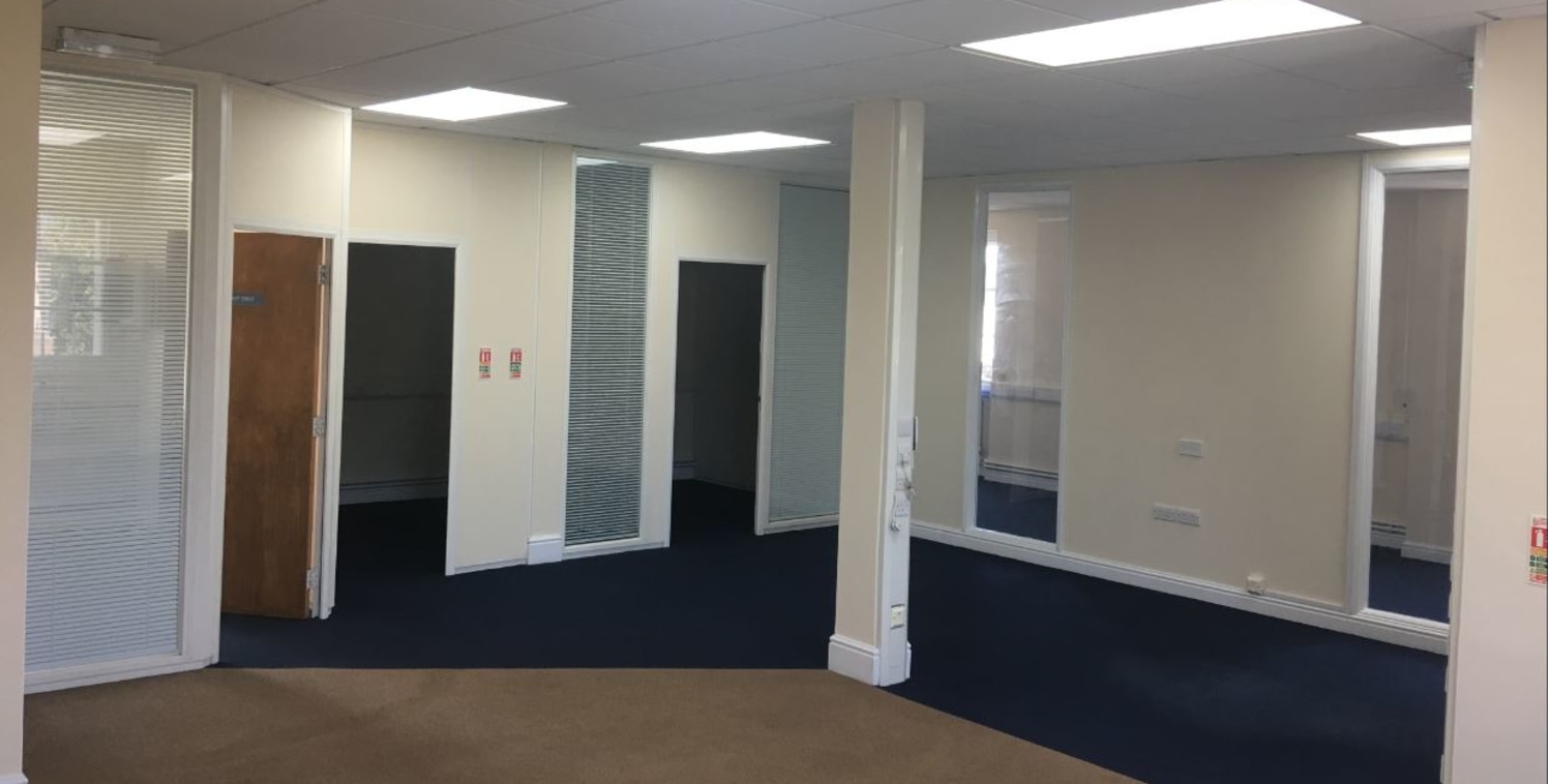 The second-floor office suite benefits from a main open area with glazed office partitioning around the perimeter, together with a operating conference / meeting room and a kitchen area.

The office has the benefit of a suspended ceiling with CAT2 li...