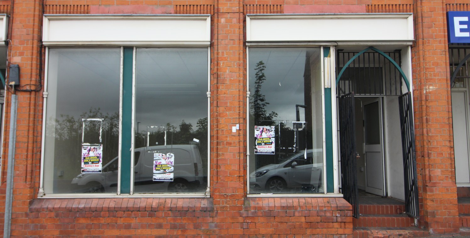 Self-Contained Lock Up Shop Premises in WEDNESBURY - Total NIA 692 ft2 (64.28 m2)...