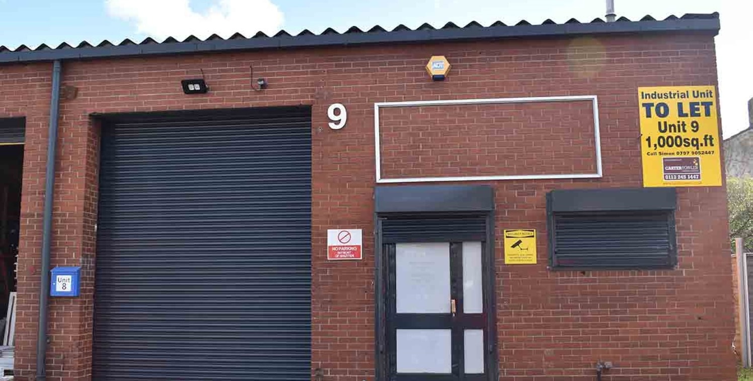 The property comprises part of a terrace of single-storey industrial units, of steel portal frame construction with external cladding of brickwork and profile metal sheet roofing. The building offers the following features: