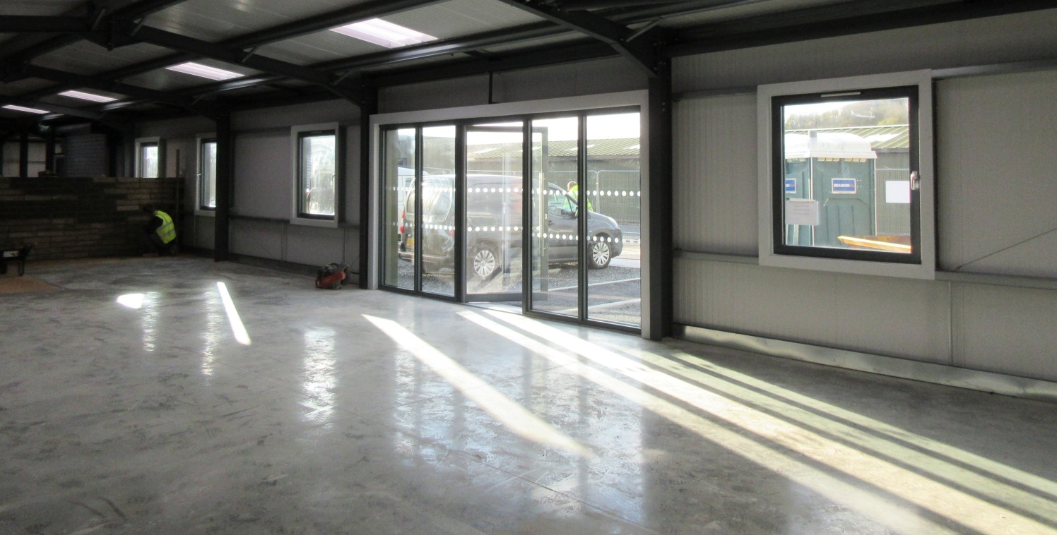 NEWLY CONSTRUCTED BUSINESS UNIT TO LET (SUITABLE FOR INDUSTRIAL OR OFFICE USE) - EXCELLENT ROAD LINKS TO BOTH HORSHAM AND WORTHING Amenities 4x allocated parking spaces, LED lighting, kitchenette, toilet/disabled WC/shower, 3 Phase power (69 KVA), br...