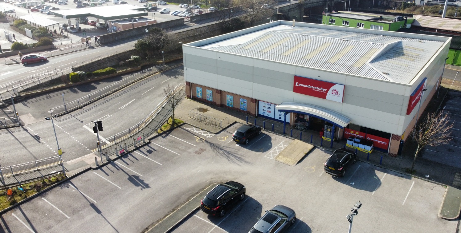 The unit benefits from good visibility and is easily accessible from the A525 Vale Road. It is located on Greenfield Place Retail Park which is a short walk from Rhyl town centre and close to Rhyl train station. 

The units have shared access to the...