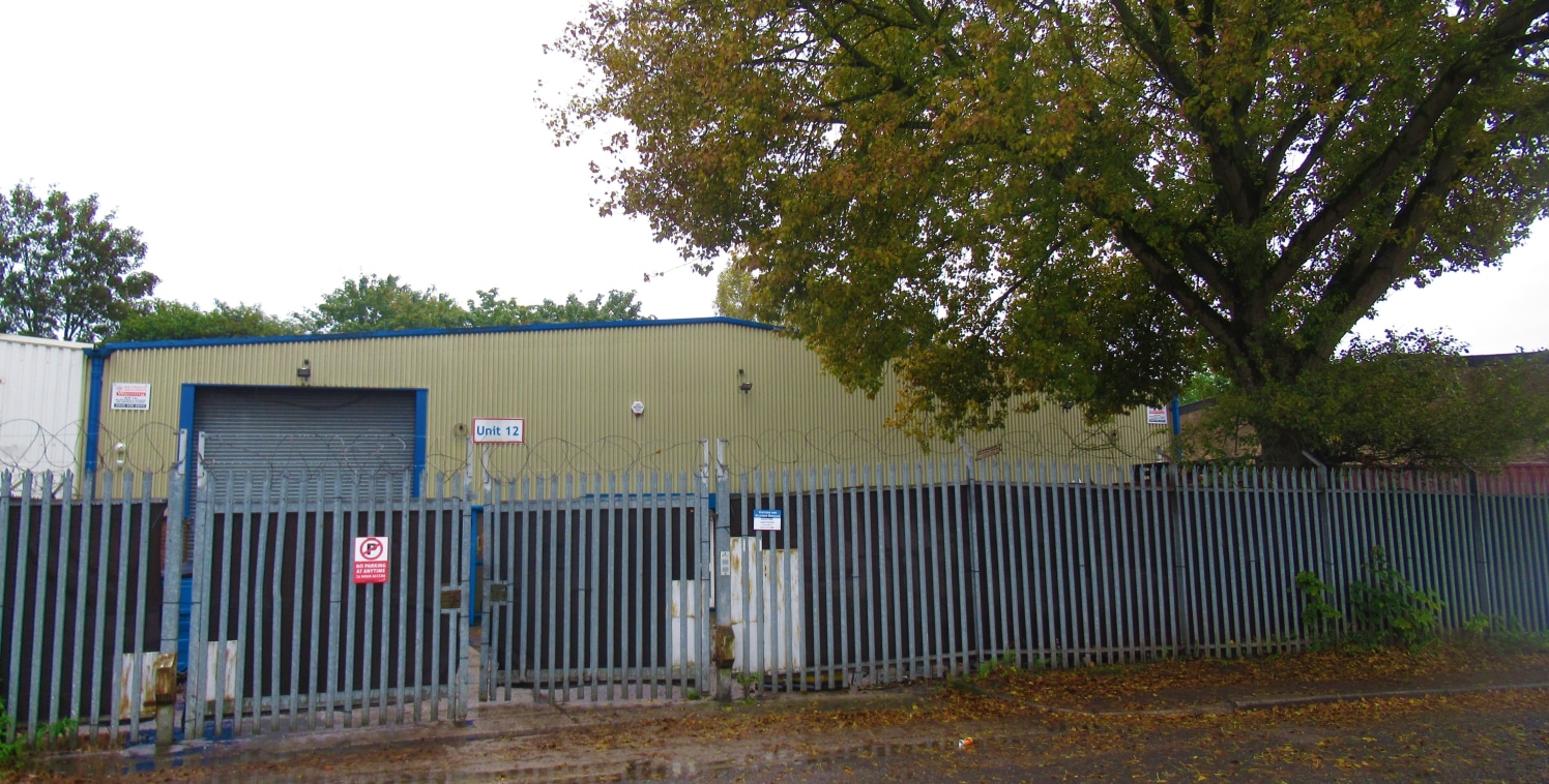 Light industrial premises with additional mezzanine and front...