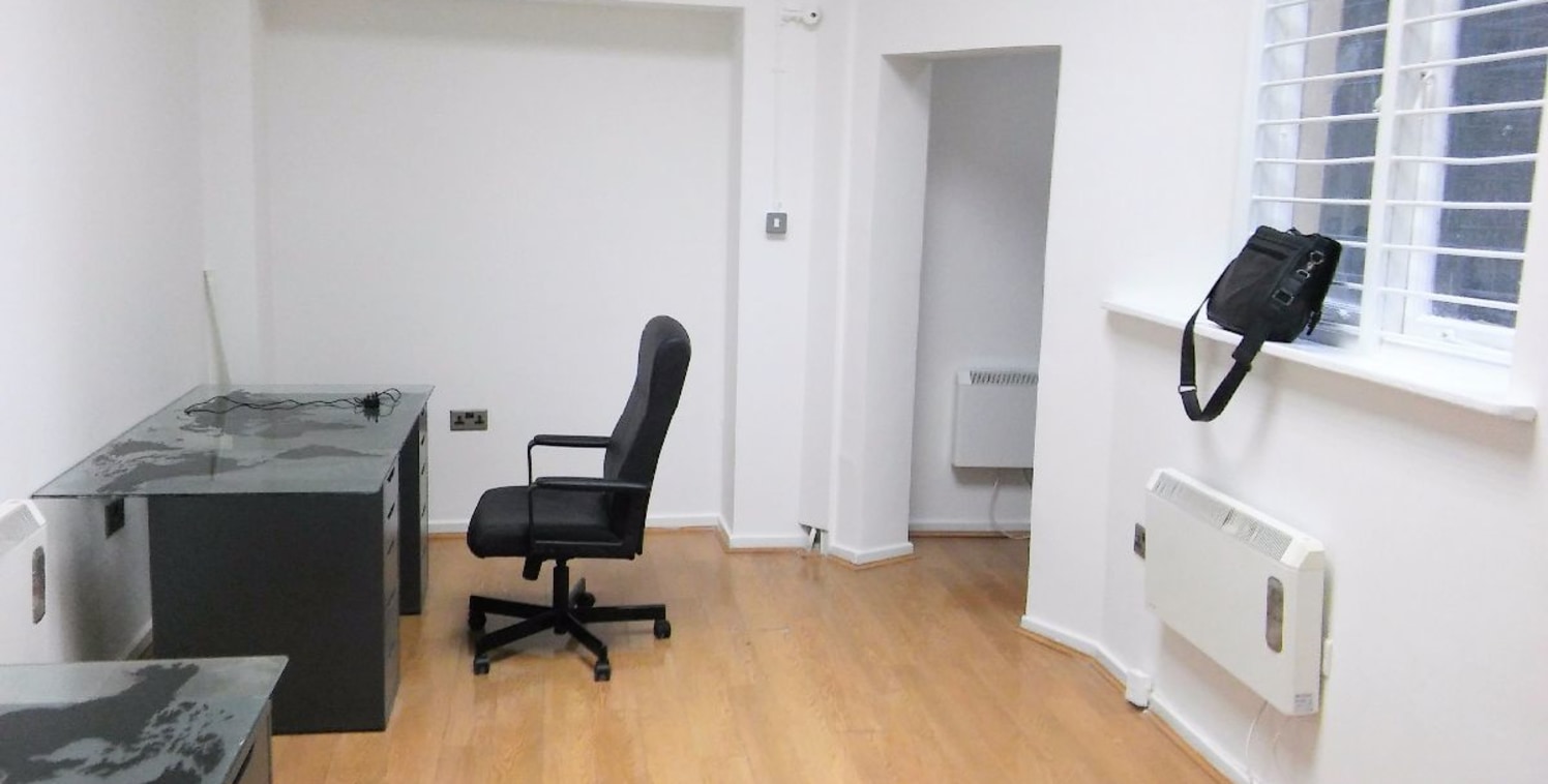 Reality Properties is delighted to offer this rare opportunity to rent this luxury office space located directly off the prominent and highly sought after Whitechapel High Street, Aldgate East, London E1. It is a short distance from Tower Bridge, Liv...