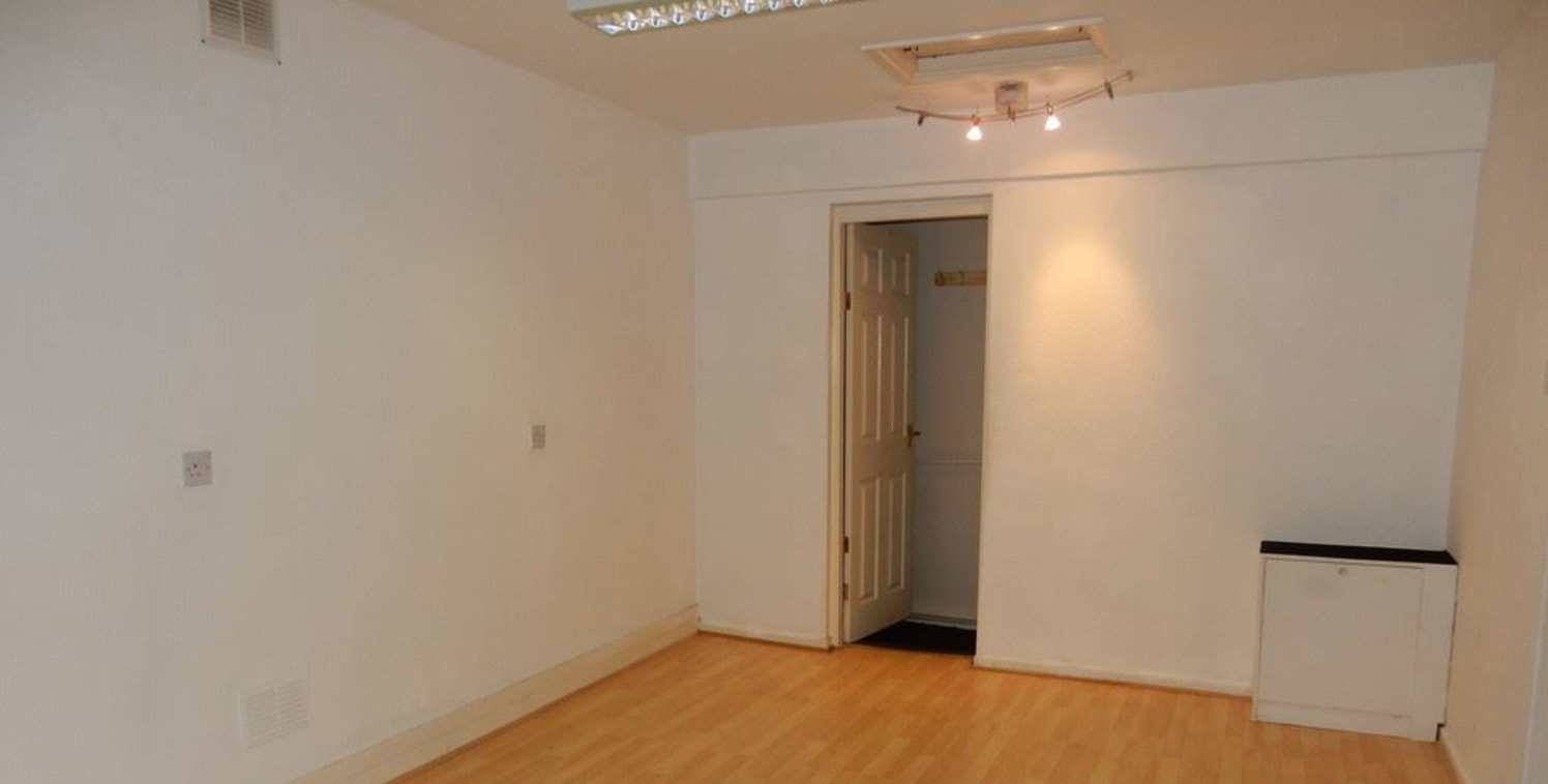 Retail unit available immediately 

TO LET &pound;4,500

Extending to 19.9m&sup2; (215.1ft&sup2;)