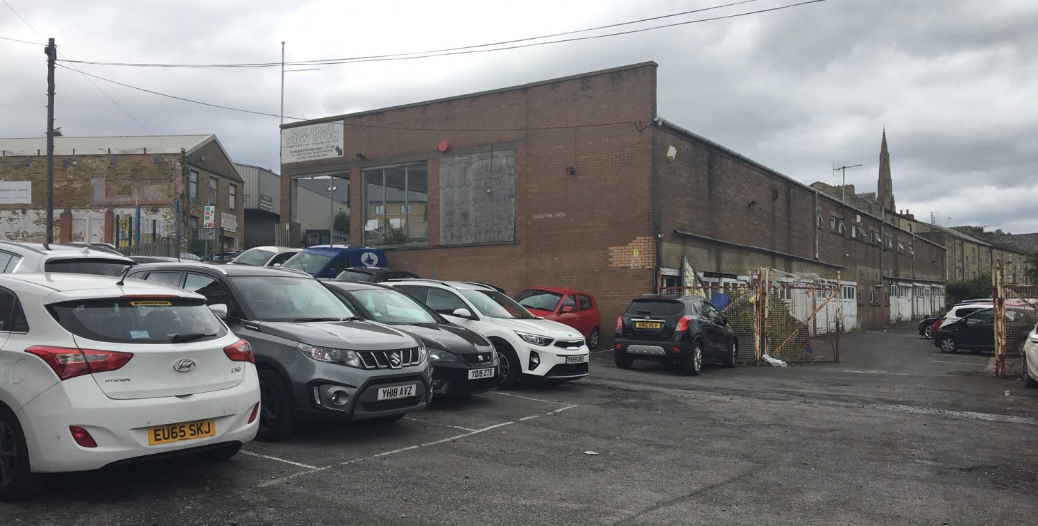 The premise briefly comprises a former car showroom currently occupied by the tenant South Parade Hand Car Wash & Valeting.

The property benefits from an extensive main road frontage having a large sales canopy and car parking to the ground floor wi...