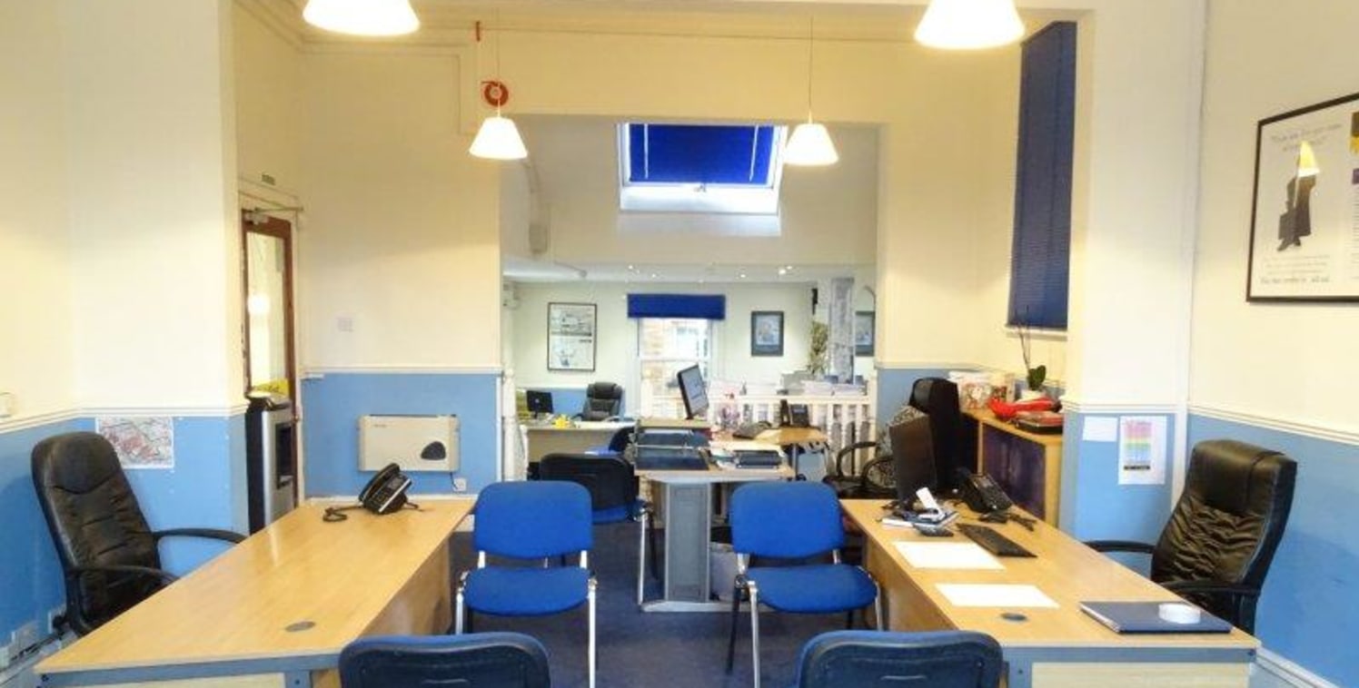 FLEXIBLE OFFICE SPACE! 1,100sqft of prime Ealing Broadway office space is now available to let. Located within a 3-minute walk of Ealing Broadway Station (Central, District, Elizabeth Lines and National Rail) and an 8-minute walk to Ealing Common Sta...