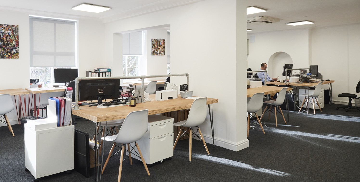 ALL INCLUSIVE serviced office suites on ST PAULS SQAURE. Various sized suites and options available from &pound;150...