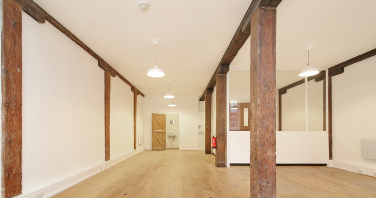 Renovated in 2016 to a high standard, this fully restored Victorian building comprises of an open plan office space, a meeting room, kitchen, storage and a bathroom, which includes a shower. The unit has high ceilings, wooden floors and beams that gi...