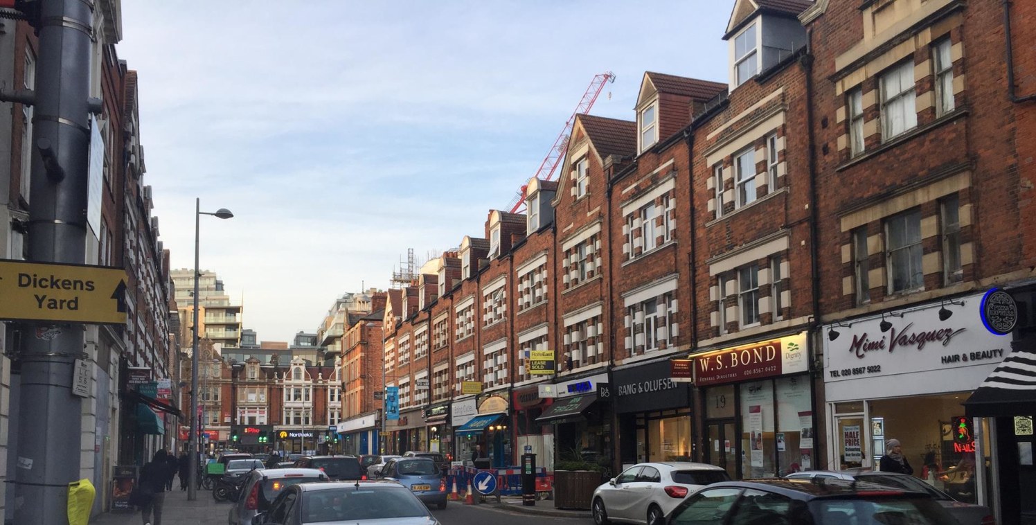 This large A3 restaurant on Ealing's vibrant Bond Street is available now! This will be located directly opposite the new entrance for the Filmworks development, footfall will only increase for this great unit! For more information please call Rolfe....