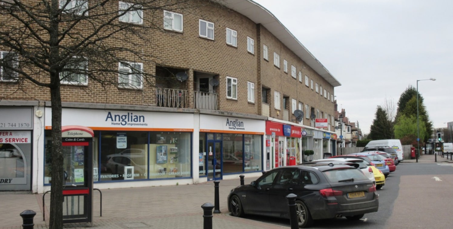 <p>Mixed use retail in a neighbourhood block with residential on the upper floors. Fronting the A34 on the main arterial routes into Birmingham and close to a large Sainsbury's supermarket.</p><ul>

<li>Main road frontage</li>

<li>off road parking</...