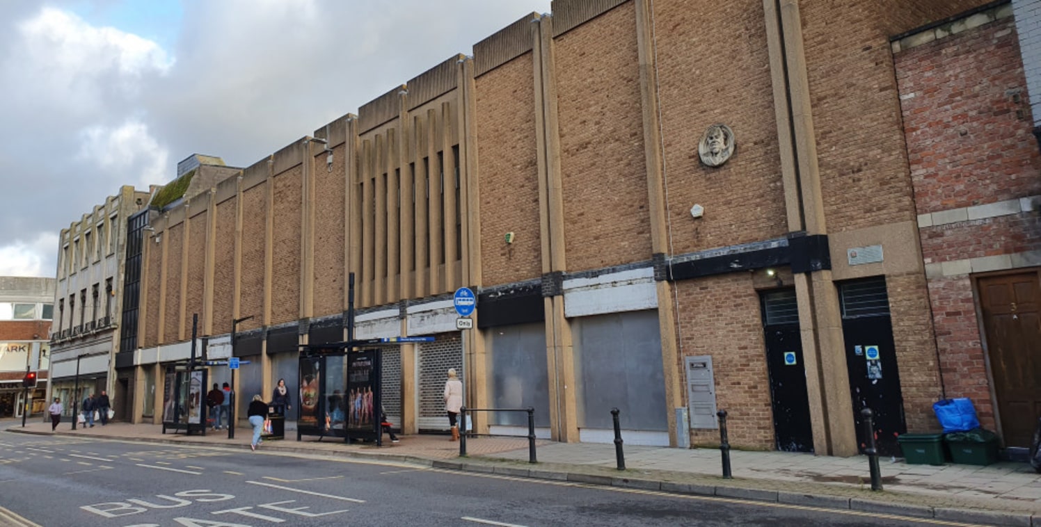 The subject property comprises a two storey self-contained unit benefiting ground floor retail accommodation with fully glazed frontage. The first floor was previously used for offices and storage....