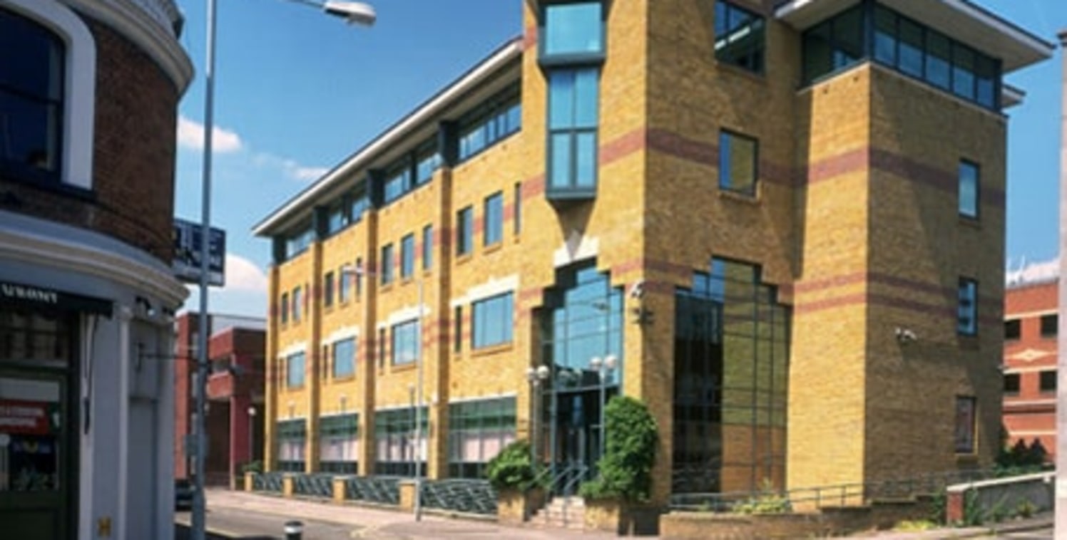 The Maidenhead business centre provides a commercial address at the start of the M4 corridor noted for its hi-tech and pharmaceutical sectors. The Thames Valley area is sought-after as a business location due to its proximity to London and key transp...