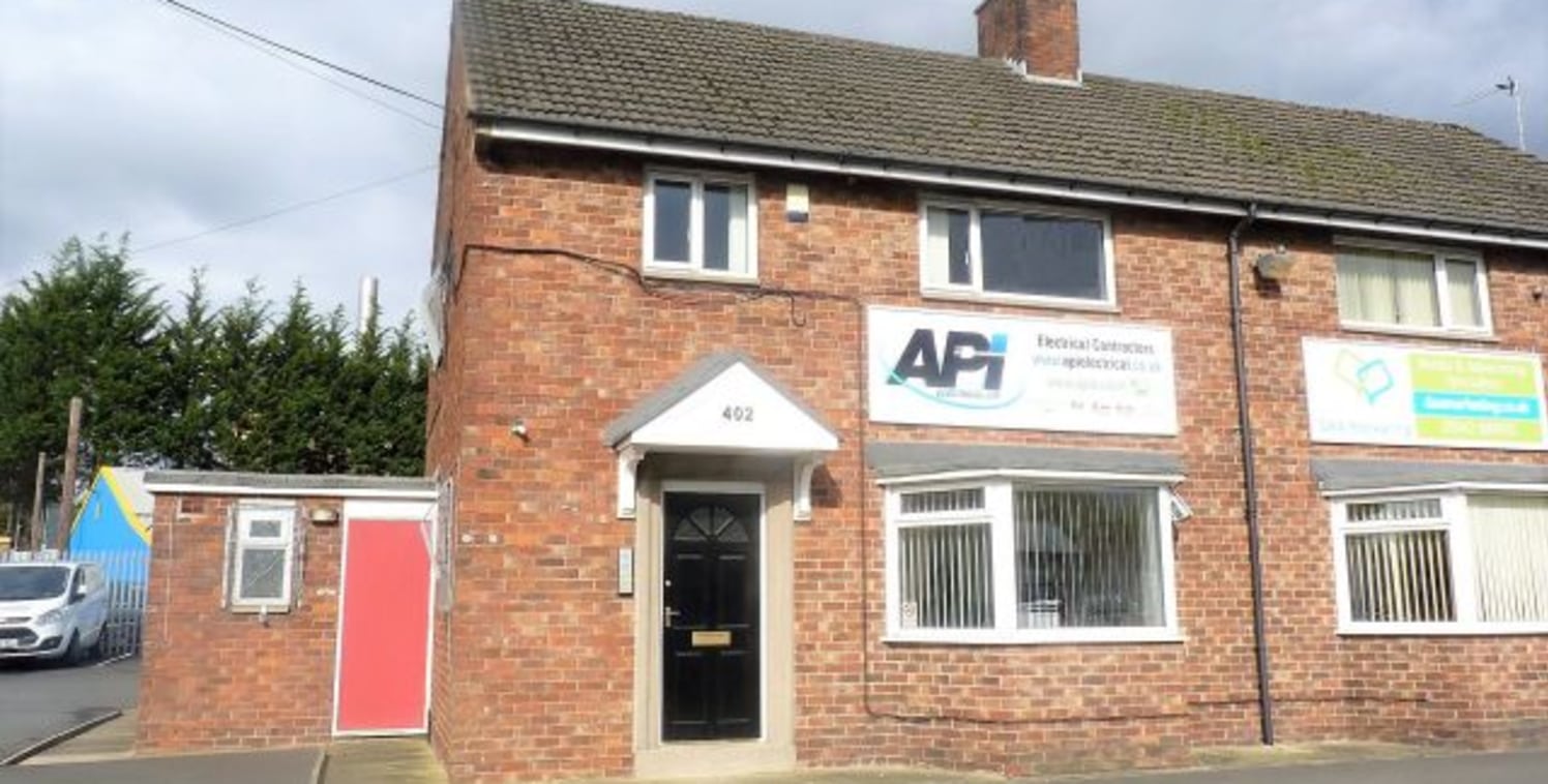 A prominent first floor office space set within a locally historic building on a busy main road in Astley.\n\nSet on the edge of a busy and popular industrial estate and business park, Chaddock House would be ideal for a small to medium sized company...