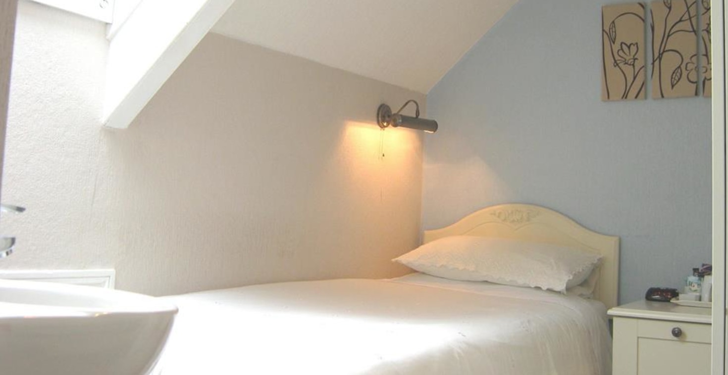 Freehold Guest House Located In Penzance Cornwall\n8 En-Suite Guest Bedrooms (AA 4 Star Rated)\nSeparate Owners Accommodation\nRef 2249\nAsking Price &pound;535,000\n\nLocation\nDunedin Guest House is located in a sought after area in the seaside tow...