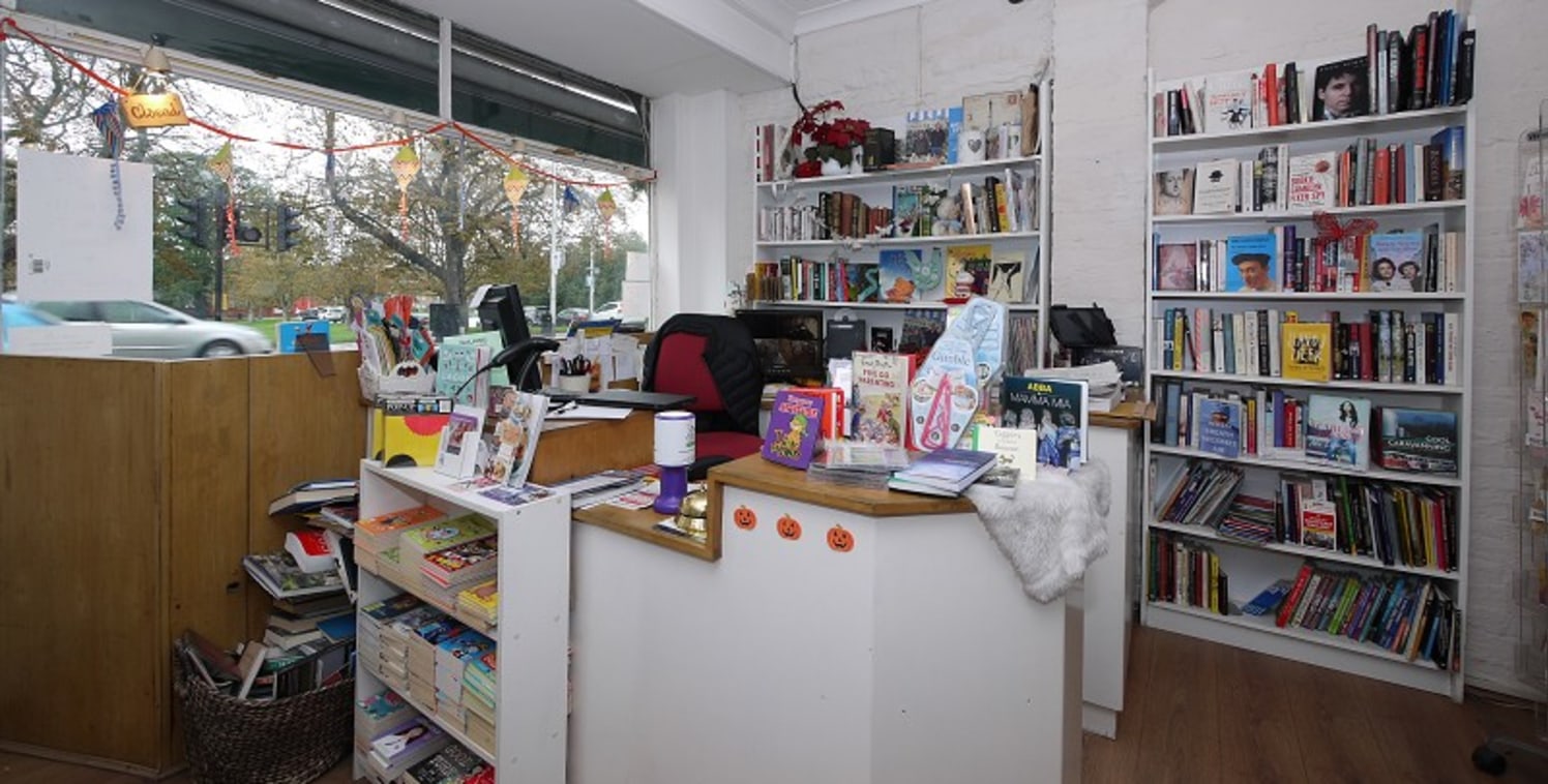 Victor Michael is pleased to present this well maintained book store commercial unit to the market. Comprising of A1 classification, this property has plenty to offer.