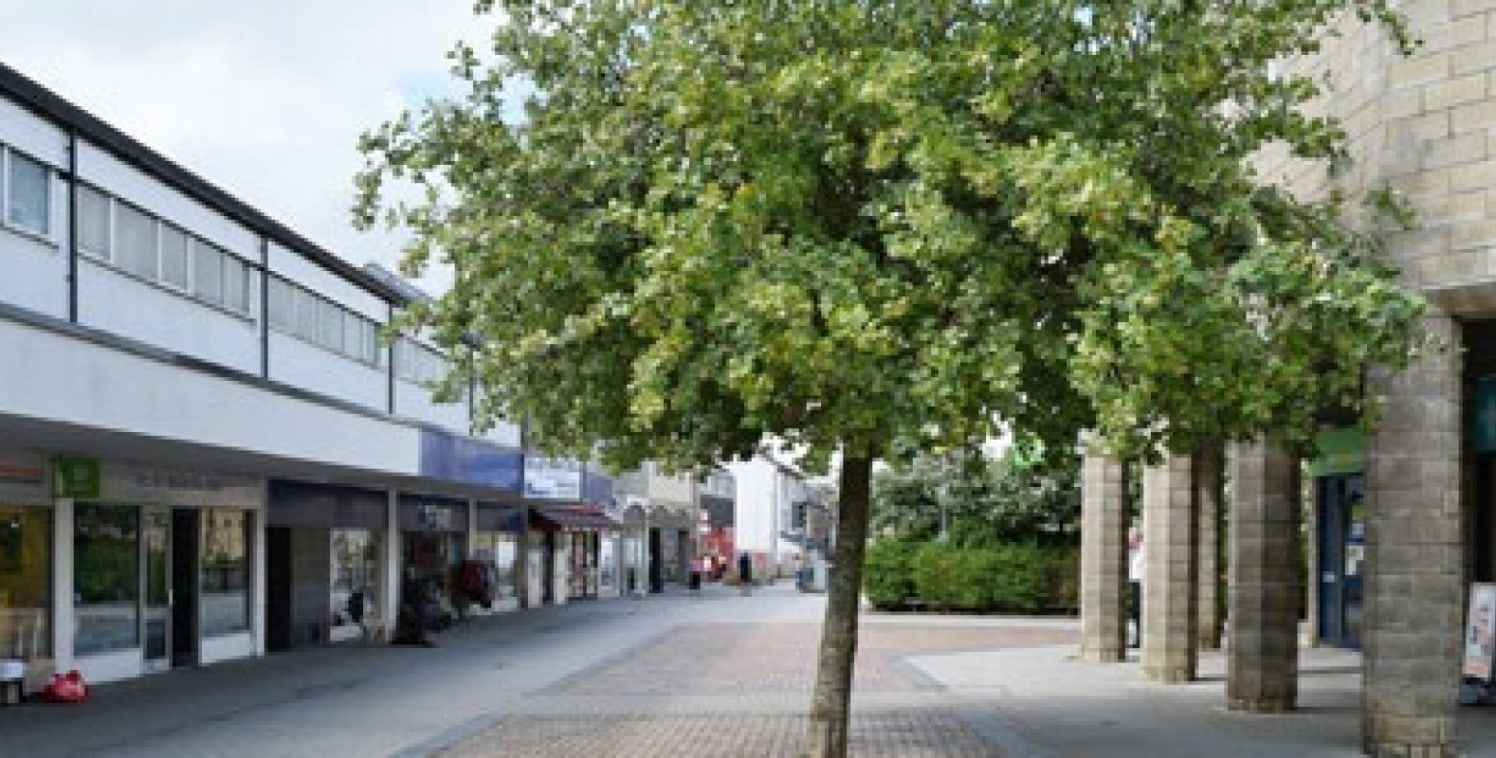 <p>A popular shopping centre located in Penicuik, approximately 10 miles south of Edinburgh City Centre. A popular commuter town and resident population of approximately 17,000. Free customer parking is provided.</p><p>PRIME RETAIL ACCOMMODATION</p>...