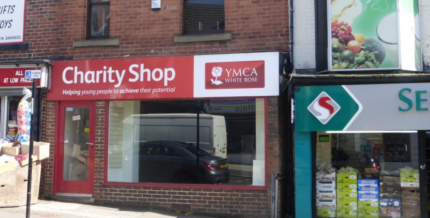 RETAIL UNIT WITH SECURE REAR YARD AND CAR PARK