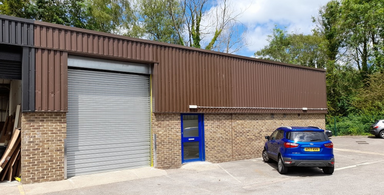 Trade / Industrial Unit in an established commercial location