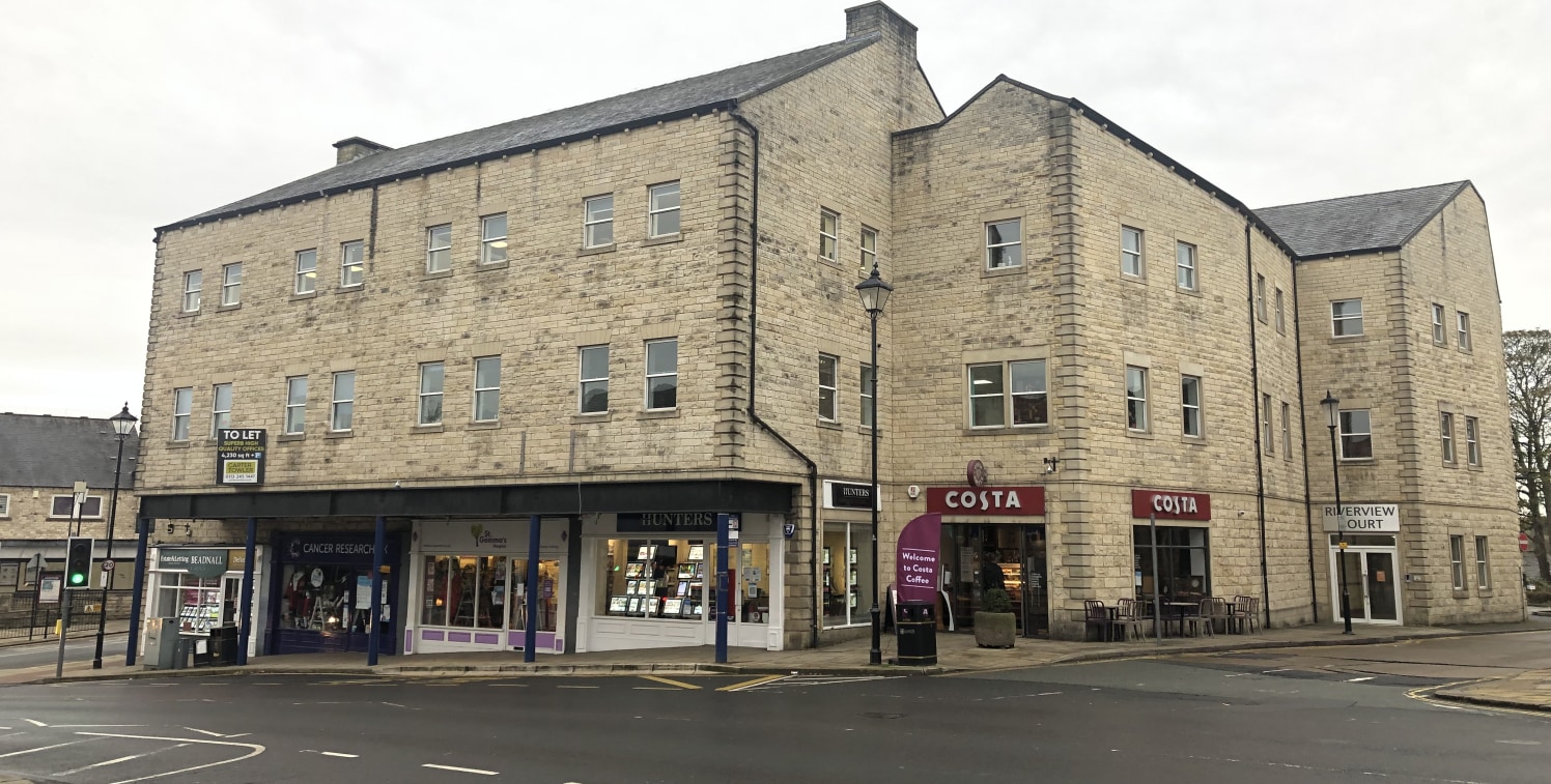 Riverview Court is a modern office and shop development at the river end of Market Place and is constructed using the finest quality local stone under a pitched slate roof.