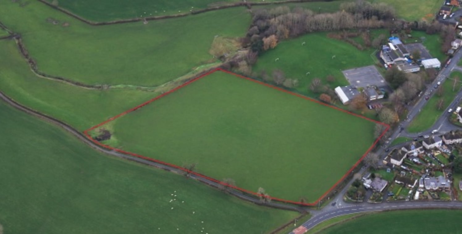 The site is broadly square in shape and enjoys far reaching views of Denbigh Castle and the Clwydian Range beyond. The overall site extends to 6.97 acres (2.82 hectares). 

The subject site is currently utilised for agricultural use and has a short t...