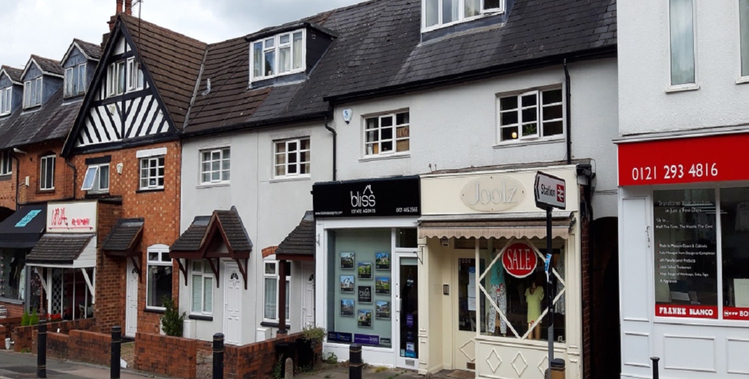 The property is 467 sq ft and comprises a purpose built ground floor office / retail unit with a prominent frontage to Hewell Road, opposite the junction with Station Approach, the main road leading to Barnt Green station.